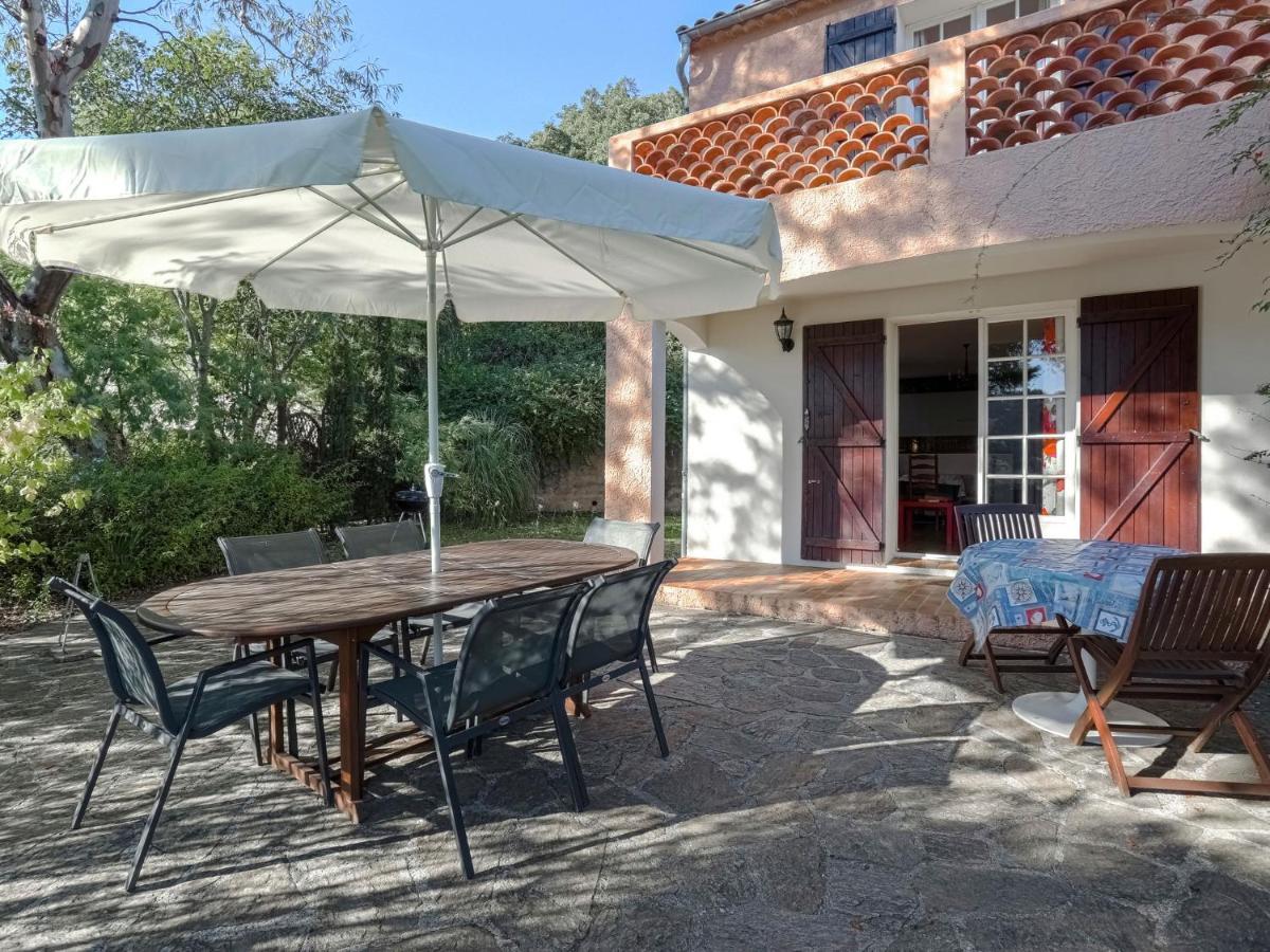 Snug Holiday Home In Bormes Les Mimosas With Pool Exteriér fotografie