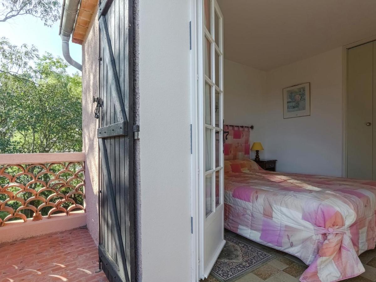 Snug Holiday Home In Bormes Les Mimosas With Pool Exteriér fotografie