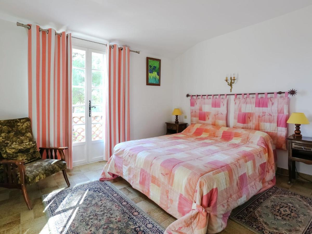 Snug Holiday Home In Bormes Les Mimosas With Pool Exteriér fotografie