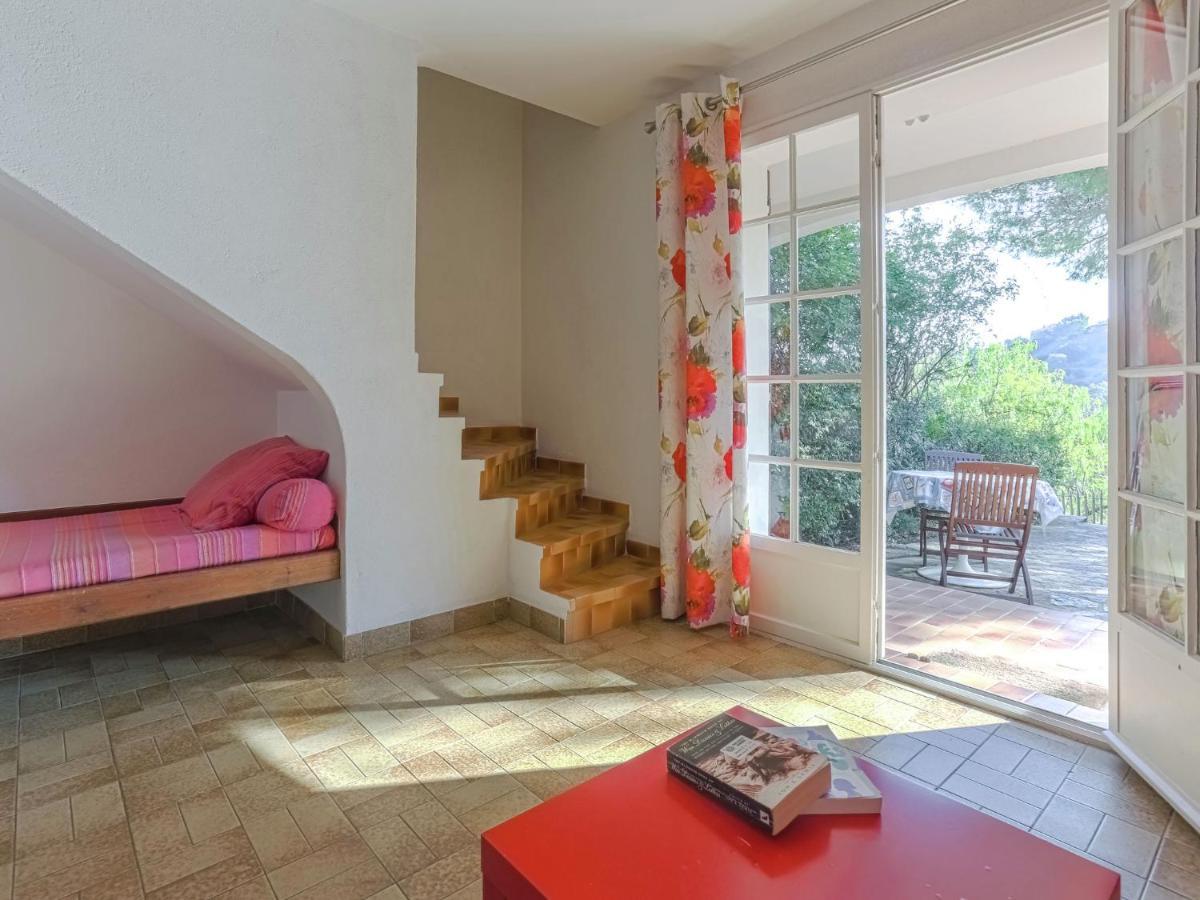 Snug Holiday Home In Bormes Les Mimosas With Pool Exteriér fotografie